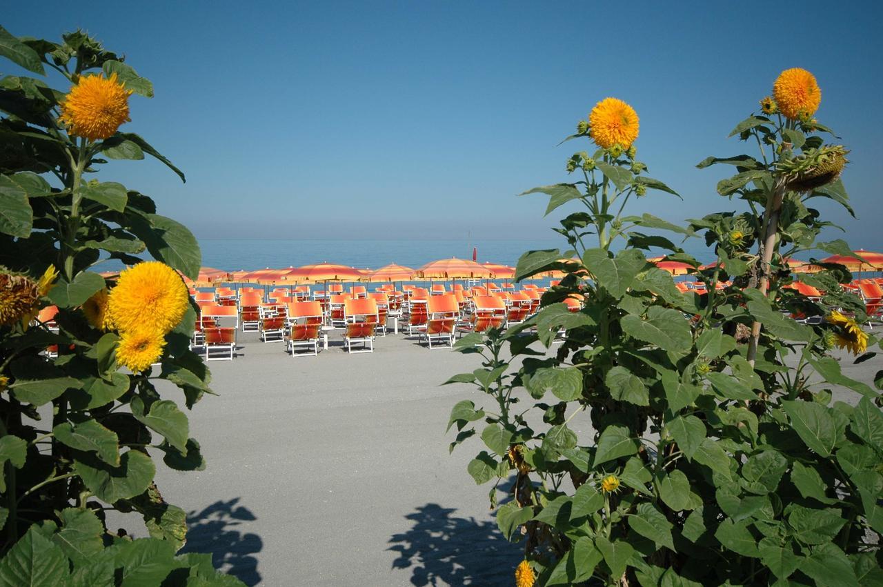 Mediterraneo Palace Hotel Amantea Exterior photo
